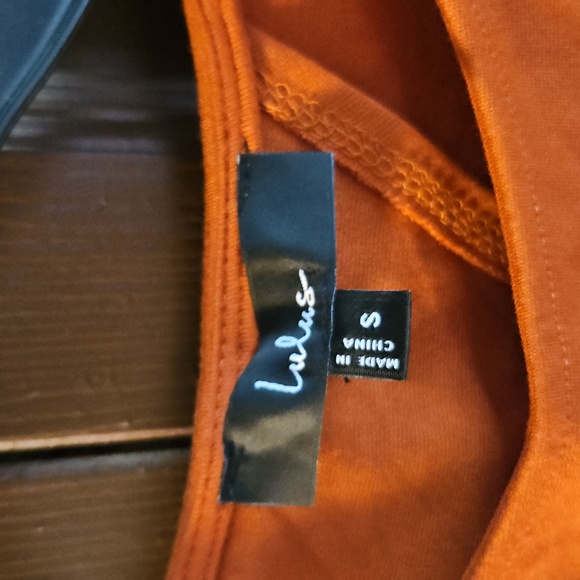 Lulu's Rust Wrap Tank Top - Picture 4 of 6